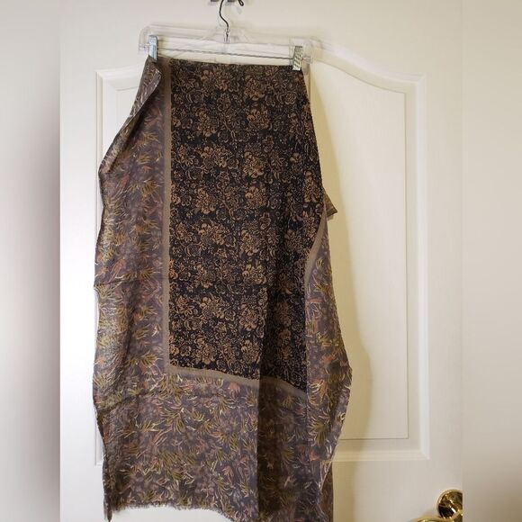 New Sheer Selena Shawl - Picture 2 of 5